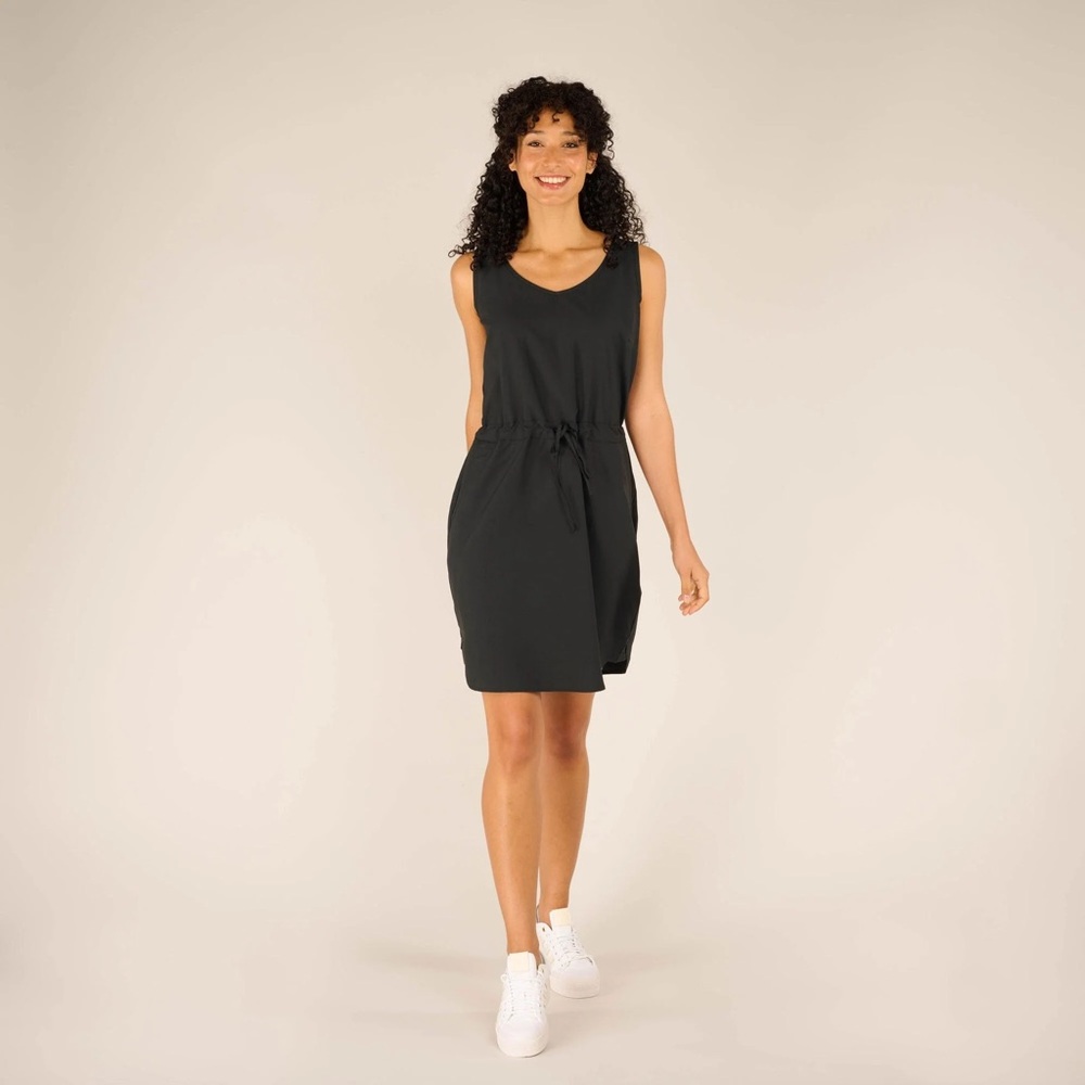Sherpa Sajilo Travel Dress Black Size M NWOT Lightweight Tie Waist Pocket